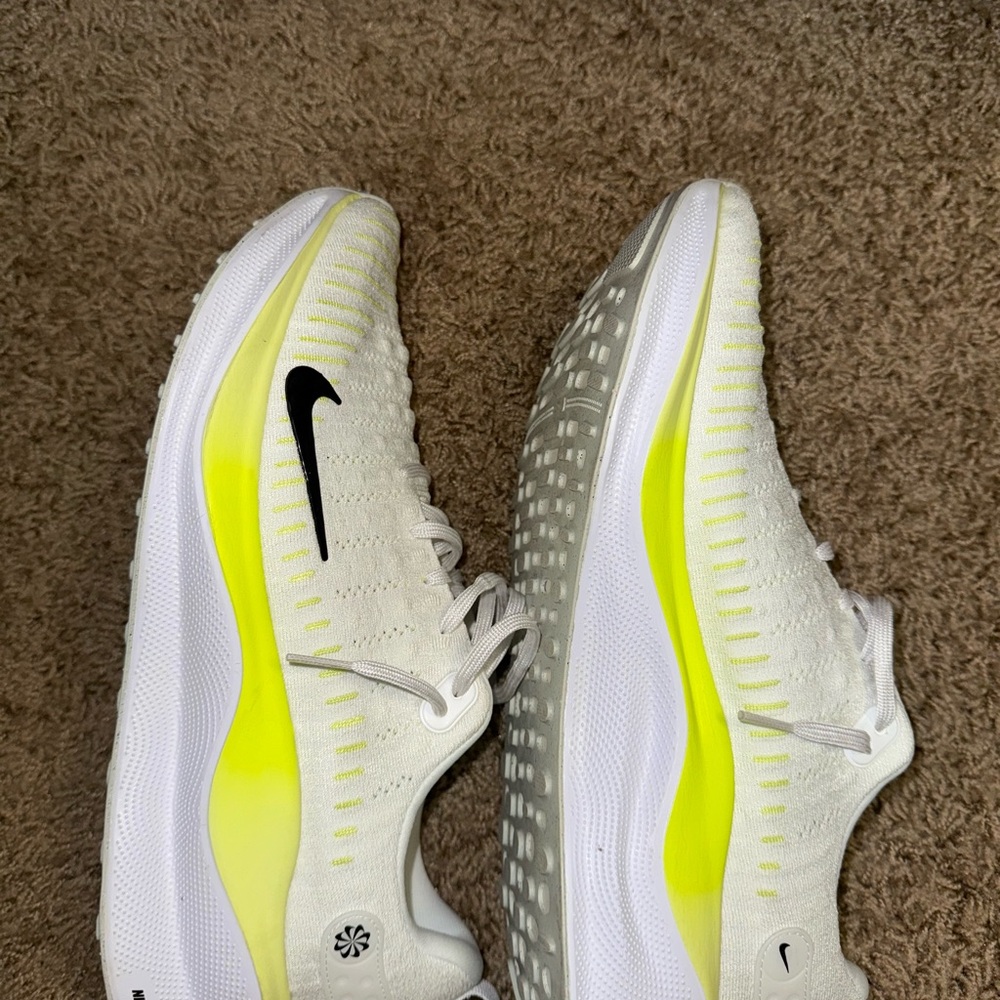 Nike InfinityRN Size 12 White and Yellow Sneakers